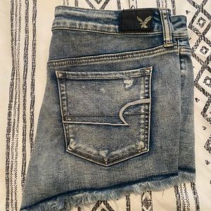American Eagle shorts size 12 shortie with coral pockets
